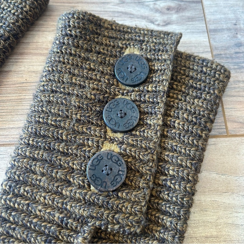 UGG Australia Classic Cardy Brown Knit Button Boots Women’s 6 Tall Cozy - Picture 4 of 7
